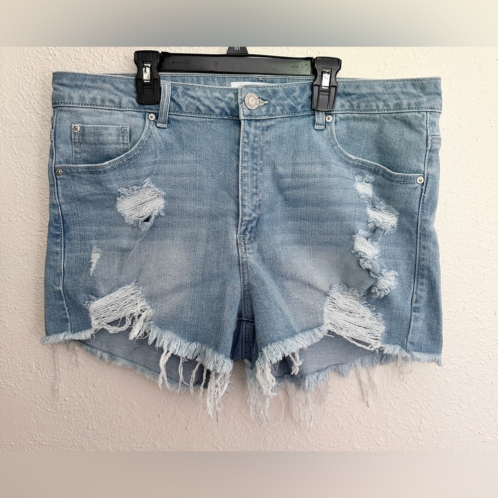 ENJEAN Women’s Shorts Size 1X Distressed Cutoffs Denim Light Wash Mid Rise